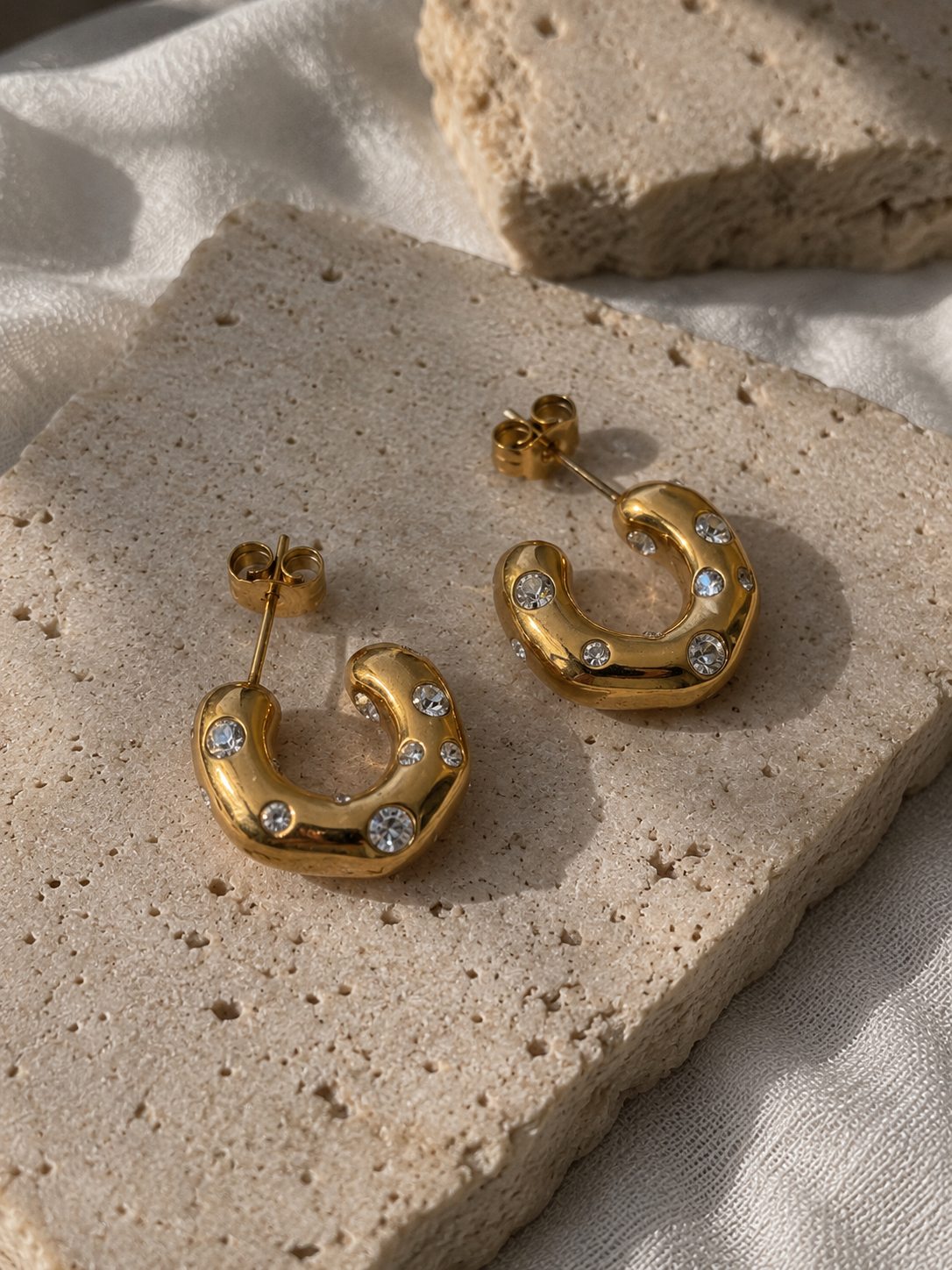 Élara Earrings – Gold